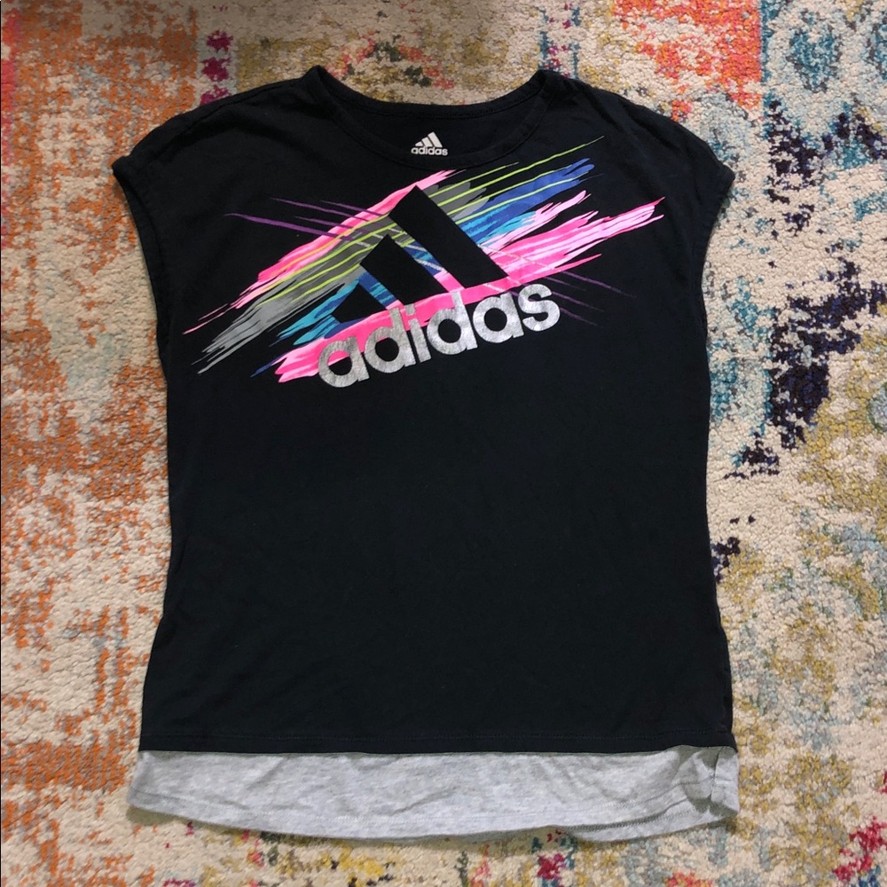 🧜🏼‍♀️3 for $15 item!🧜🏼‍♀️ adidas tee